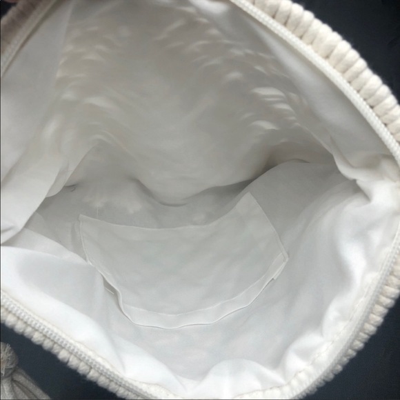 White crochet pouch / bag - Picture 10 of 12